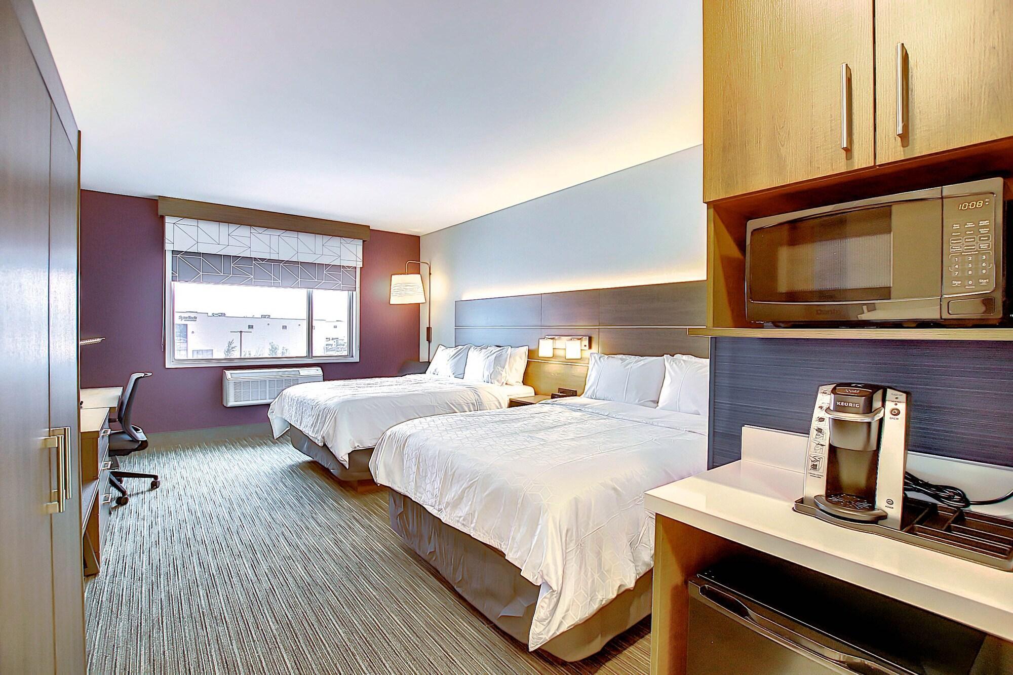 Holiday Inn Express & Suites - Calgary Airport Trail Ne By Ihg מראה חיצוני תמונה
