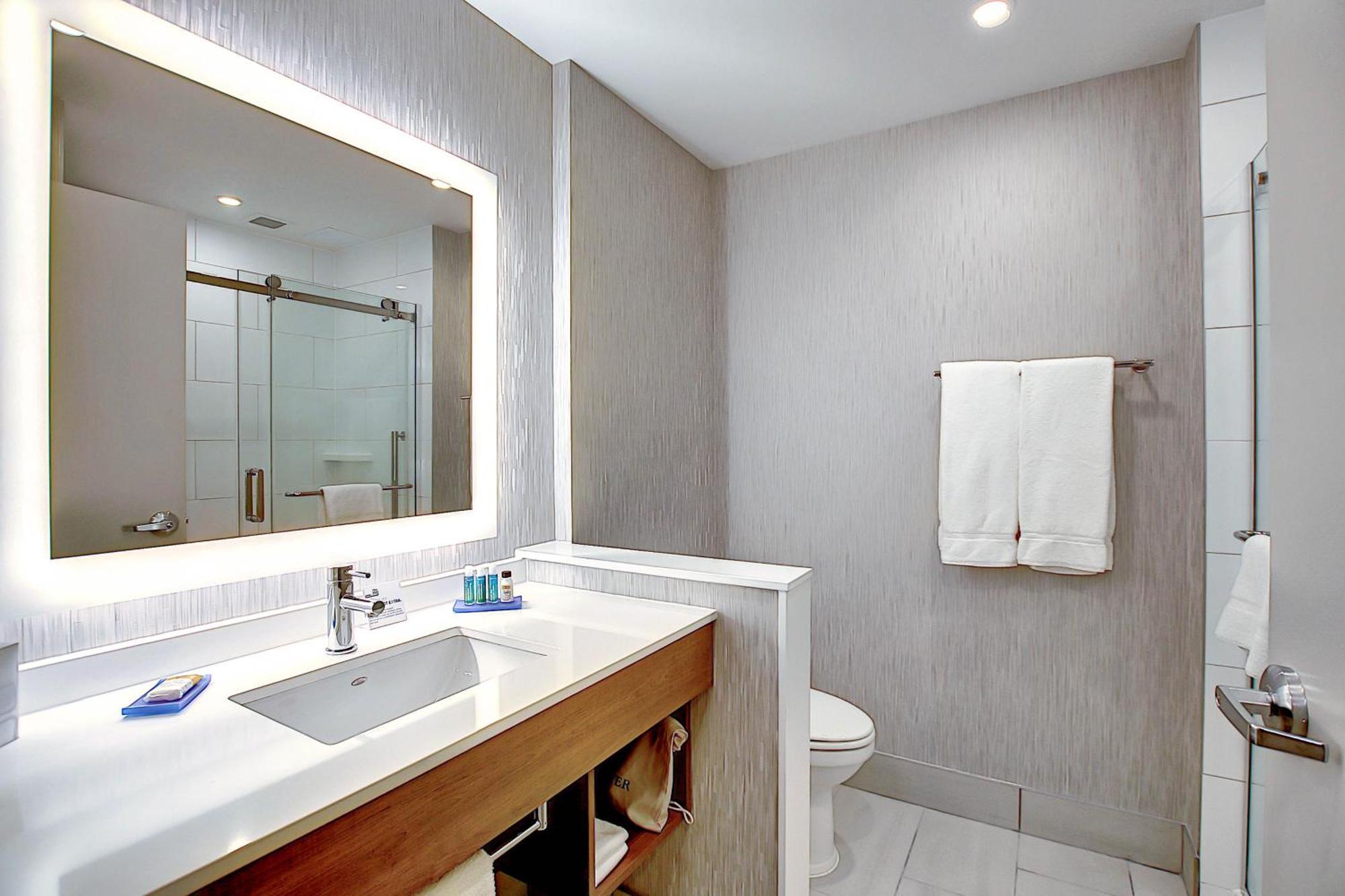 Holiday Inn Express & Suites - Calgary Airport Trail Ne By Ihg מראה חיצוני תמונה