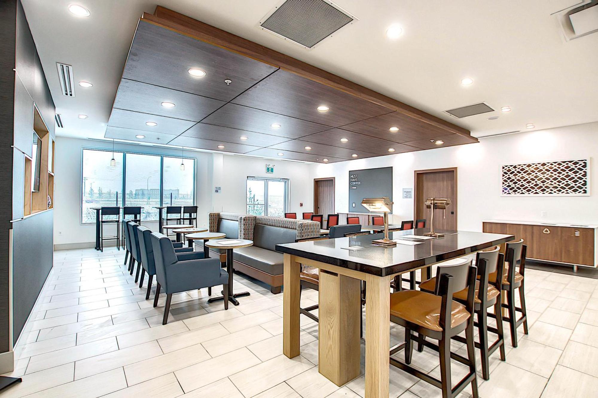 Holiday Inn Express & Suites - Calgary Airport Trail Ne By Ihg מראה חיצוני תמונה