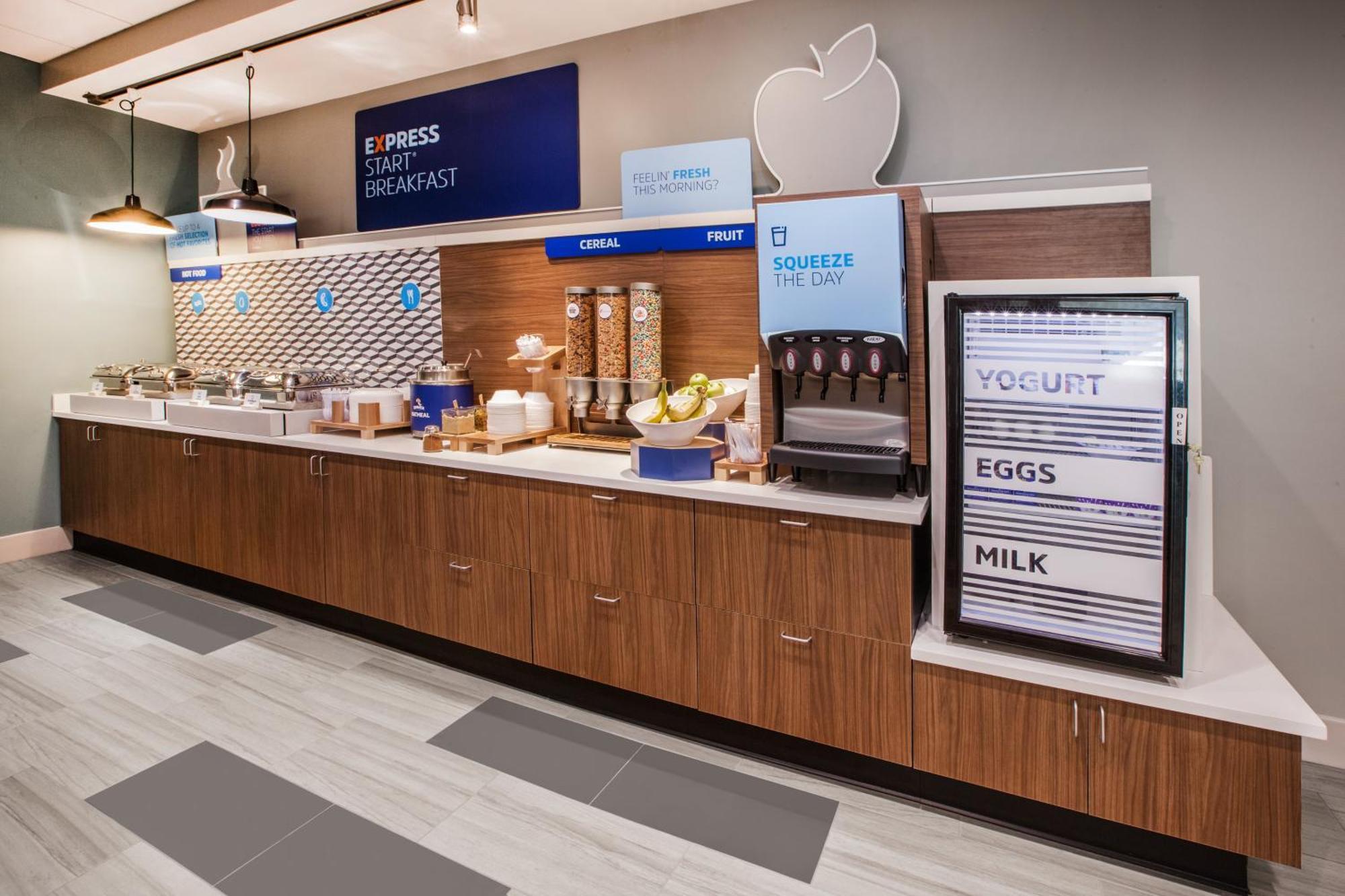 Holiday Inn Express & Suites - Calgary Airport Trail Ne By Ihg מראה חיצוני תמונה