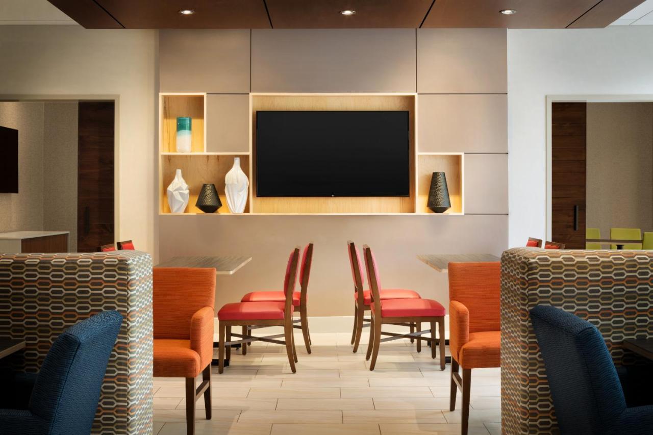 Holiday Inn Express & Suites - Calgary Airport Trail Ne By Ihg מראה חיצוני תמונה
